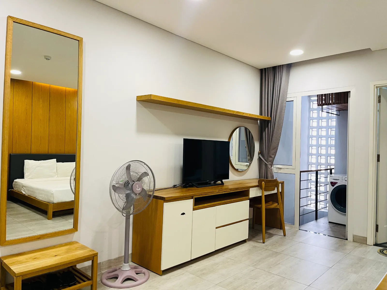 Dawn Apt (Floor 5) – Breezy Breeze Balcony